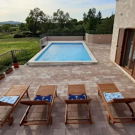 Secluded In With Private Swimming Pool *