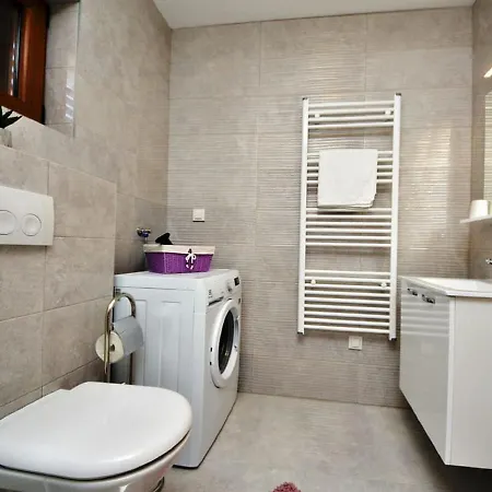 Secluded In With Private Swimming Pool *